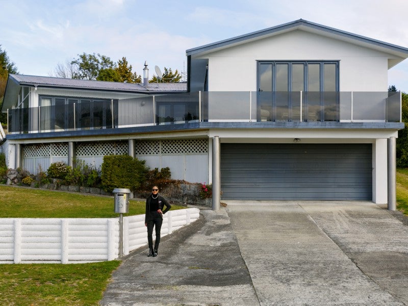 8 Scenic Heights, Acacia Bay, Taupo - Carousel 1