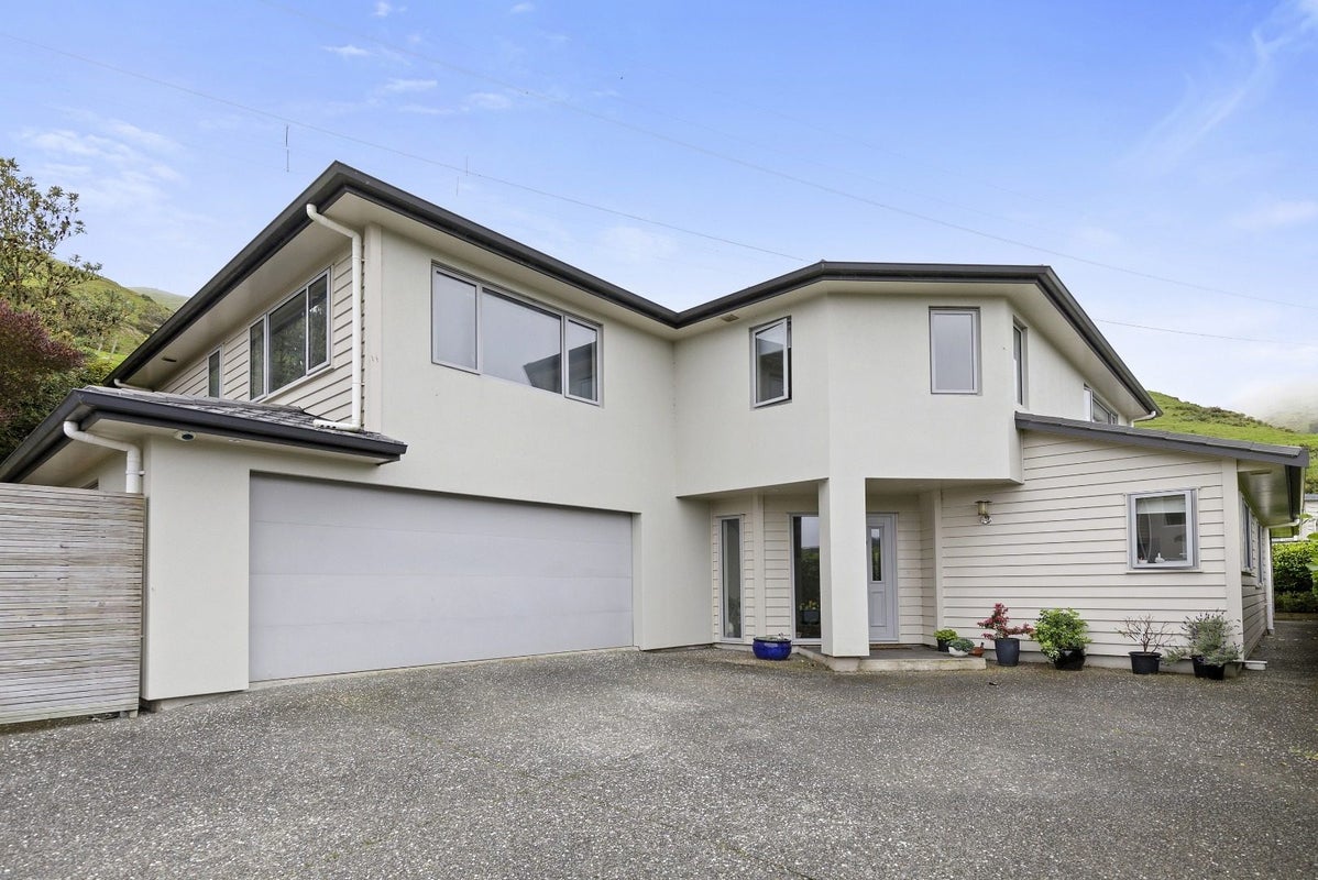 9 Yarnbrook Grove, Churton Park, Wellington - Carousel 1