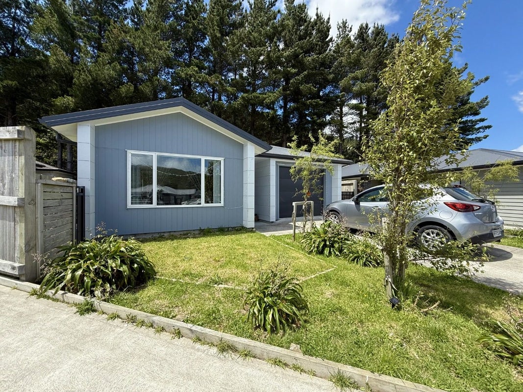 28 Brian Hughes Road, Wainuiomata, Lower Hutt - Carousel 1
