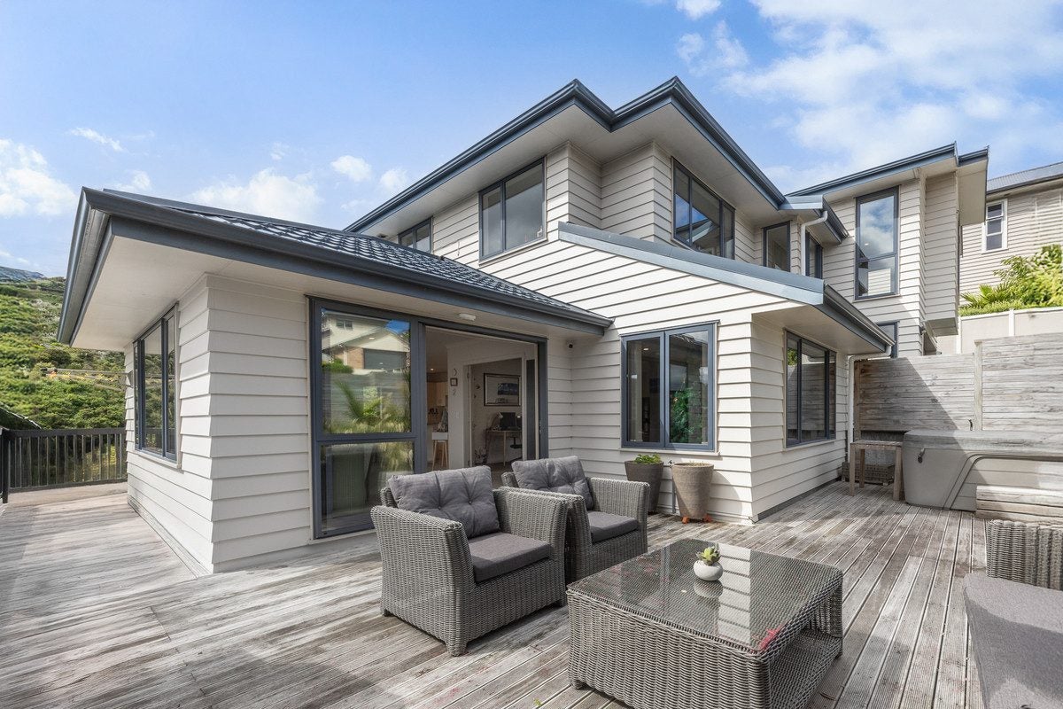 17 Endeavour Drive, Whitby, Porirua - Carousel 2
