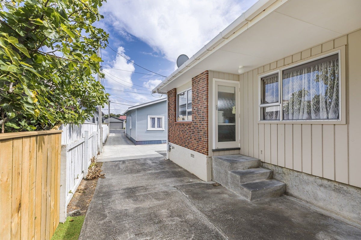 22A Darlington Road, Miramar, Wellington - Carousel 1