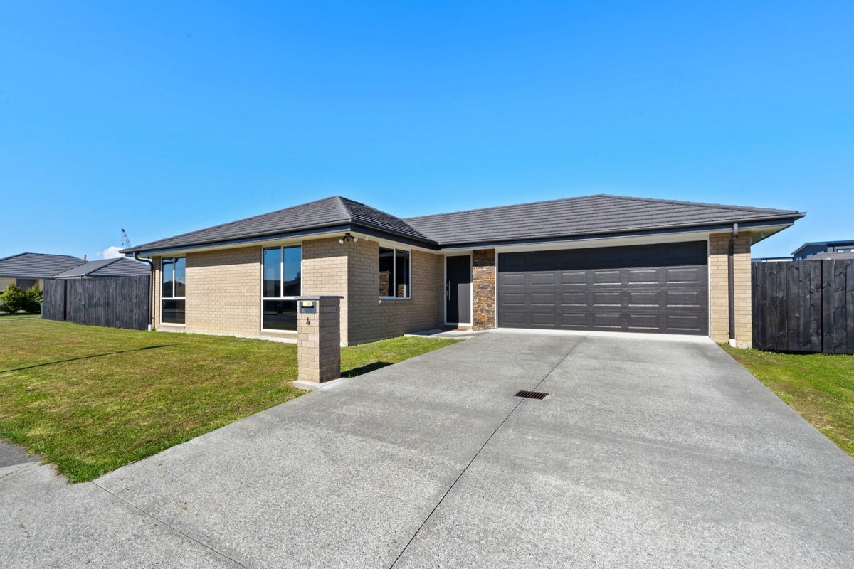 4 Captain Mitchell Drive, Opaheke, Papakura - Carousel 1