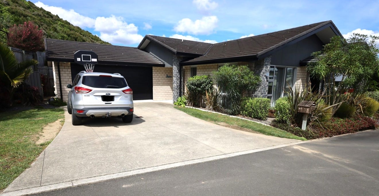 35 Rochfort Crescent, Pyes Pa, Tauranga - Carousel 2