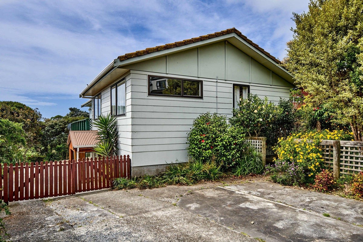 19 Puketai Place, Pukerua Bay, Porirua - Carousel 2