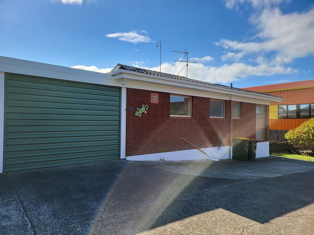 3/56 Elliot Street, Howick, Auckland - Carousel 1