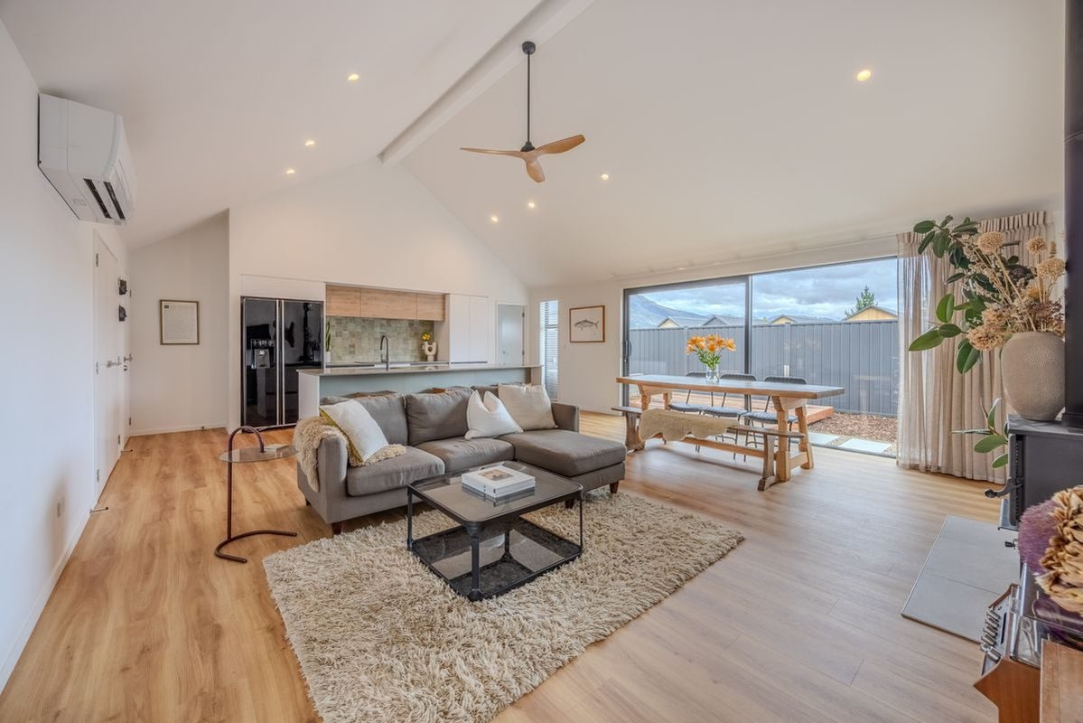 8 Longview Drive, LAKE HAWEA - Carousel 2