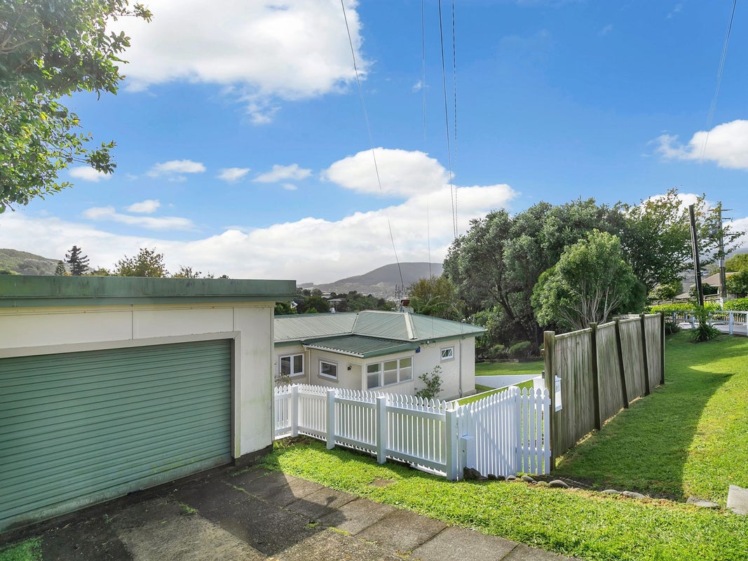 9 Chester Road, Tawa, Wellington - Carousel 23