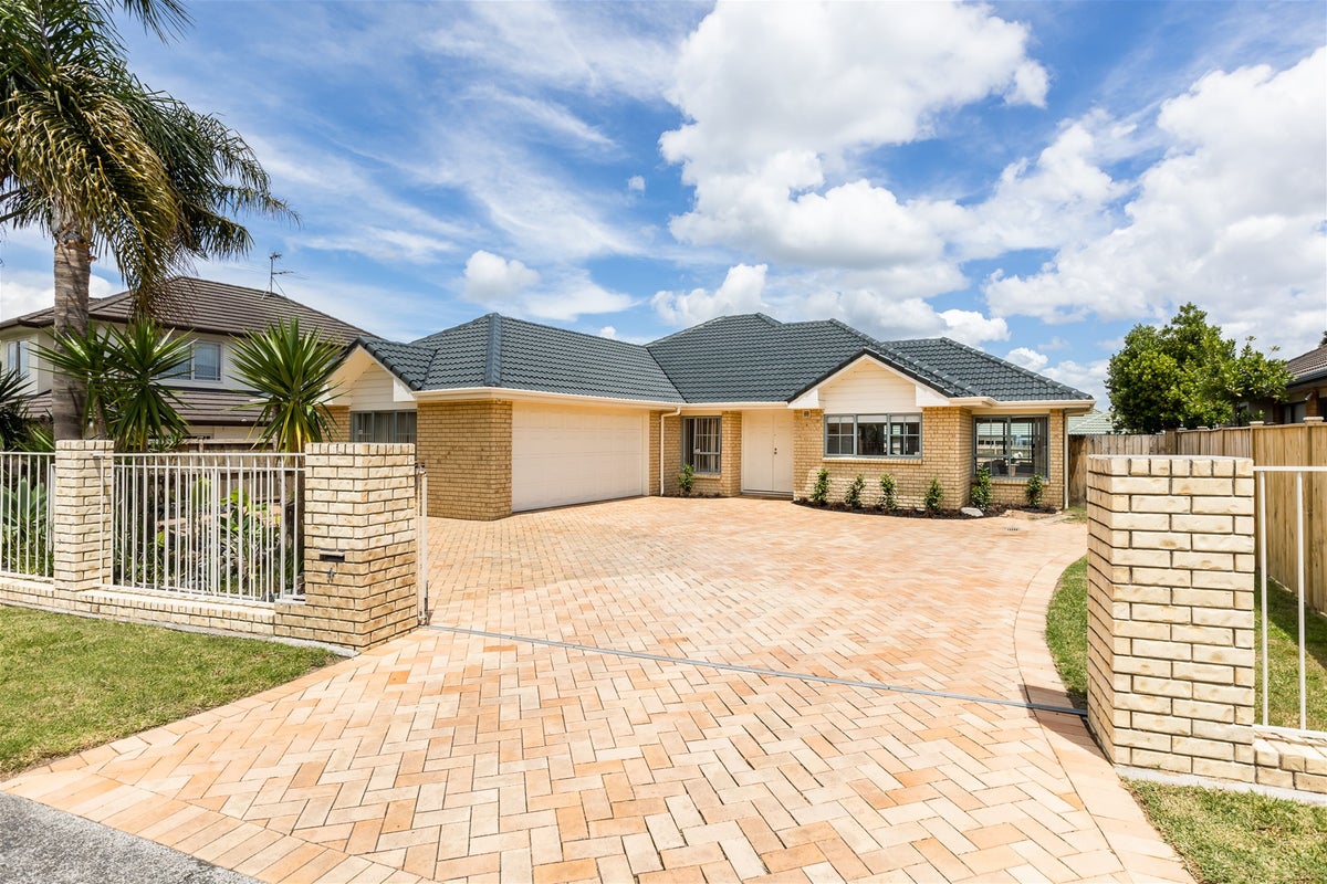 4 Montecito Place, Golflands, Auckland - Carousel 1