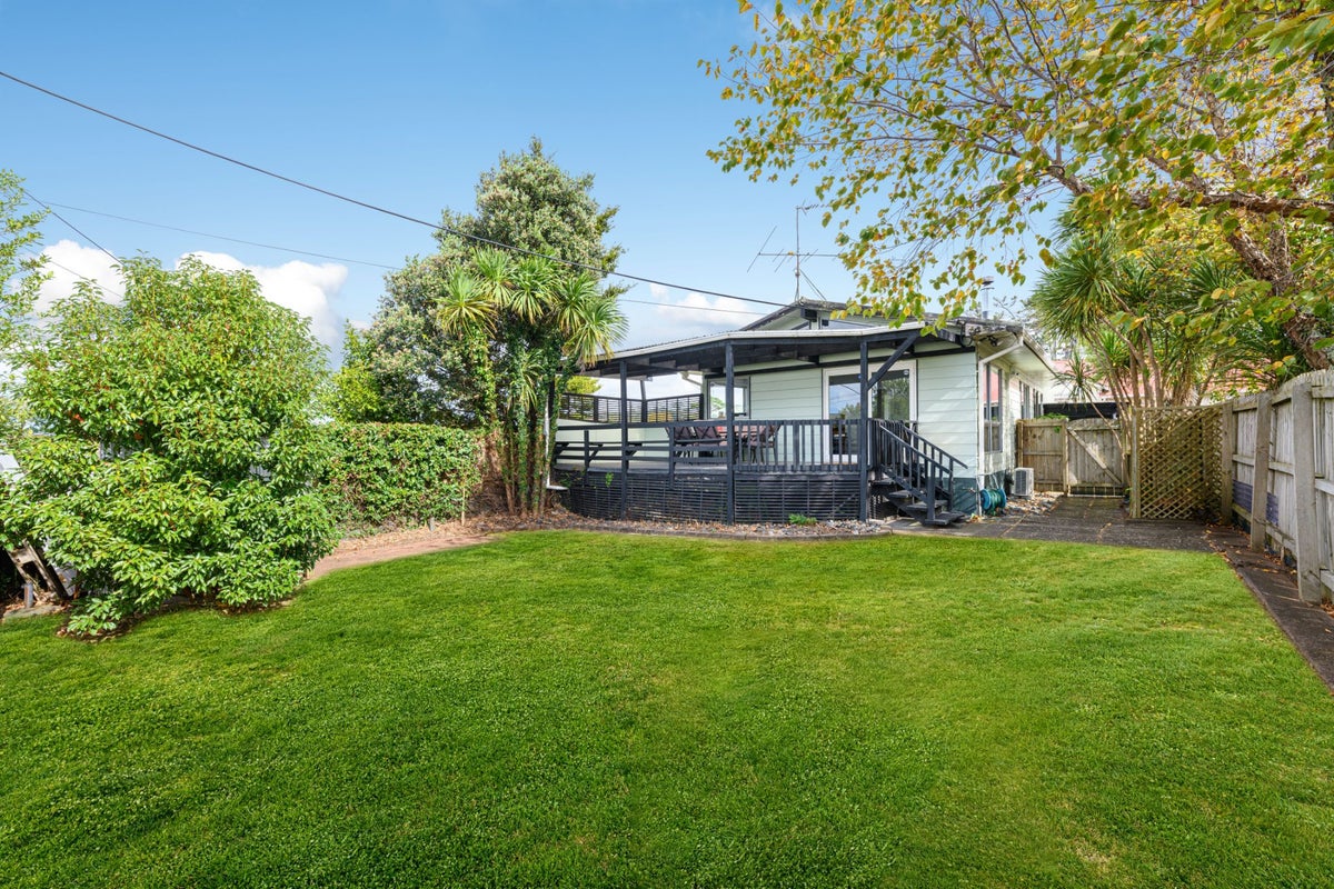 1/62 Rua Road, Glen Eden, Auckland - Carousel 2