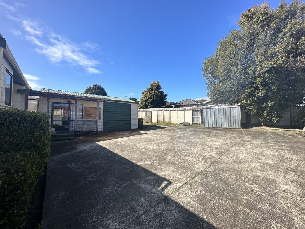 8 Tyndrum Place, Highland Park, Auckland - Carousel 16