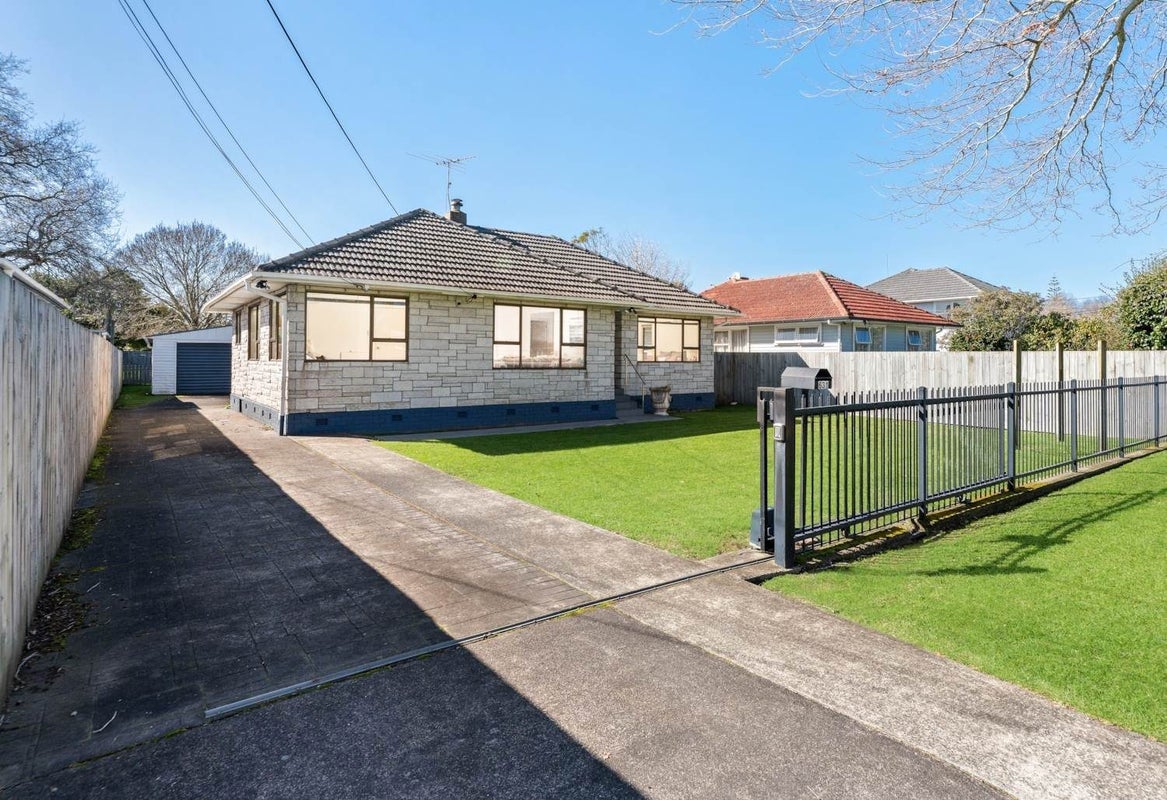 631 Te Atatu Road, Te Atatu Peninsula, Auckland - Carousel 2