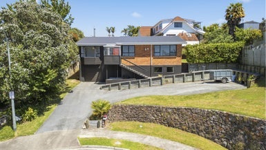 37 Glenn Terrace, Otumoetai, Tauranga - Carousel 1