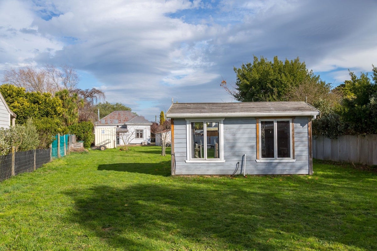 12 Clifton Avenue, Carterton - Carousel 19