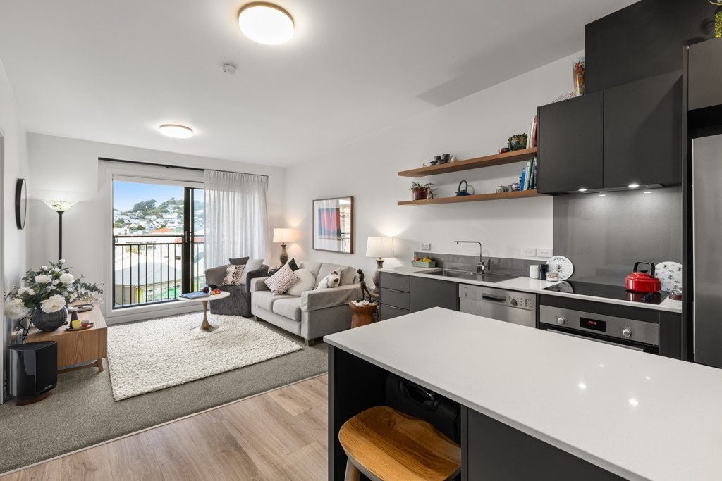 402/2 Colombo Street, Newtown, Wellington - Carousel 1