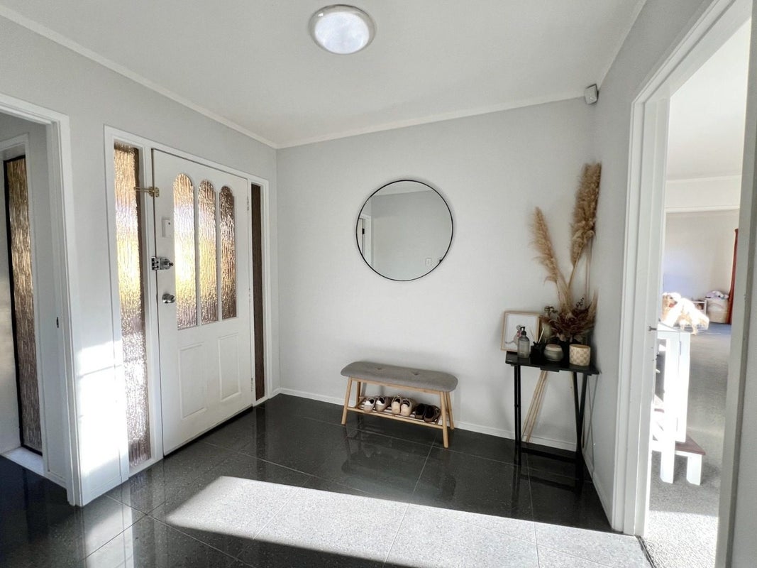 9 Syntax Place, Conifer Grove, Takanini - Carousel 2