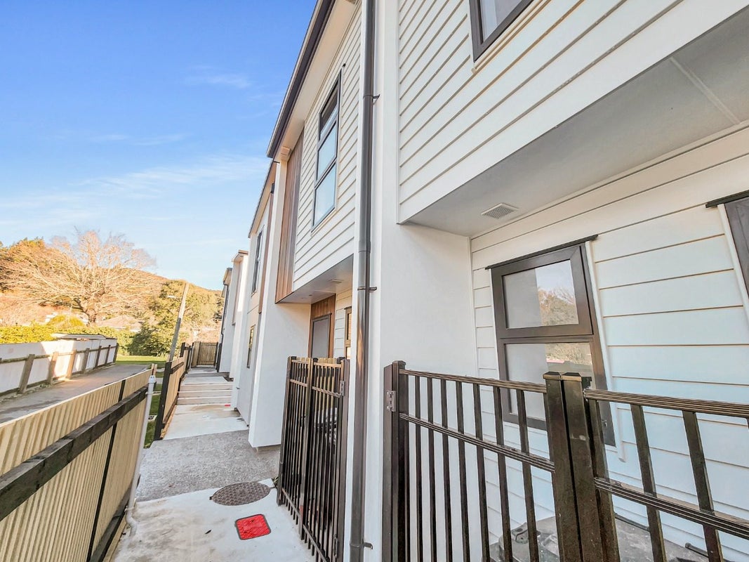 6/31 Wainuiomata Road, Wainuiomata, Lower Hutt - Carousel 15