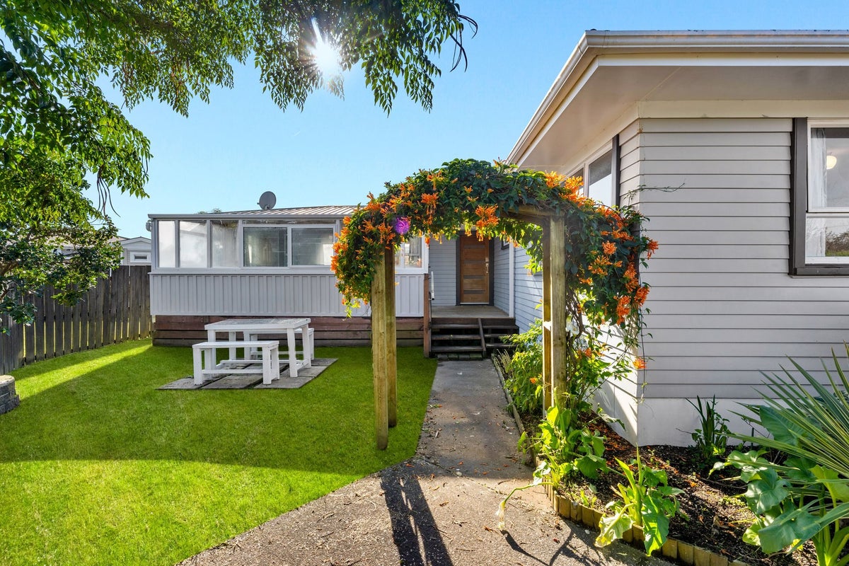 53B Springs Road, Parakai, Helensville - Carousel 1