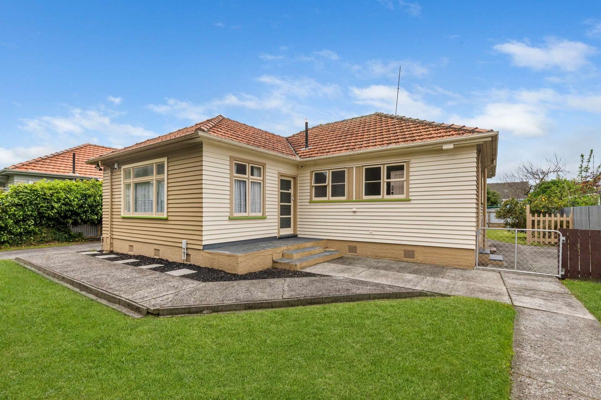 11 Wharenui Terrace, Roslyn, Palmerston North - Carousel 1