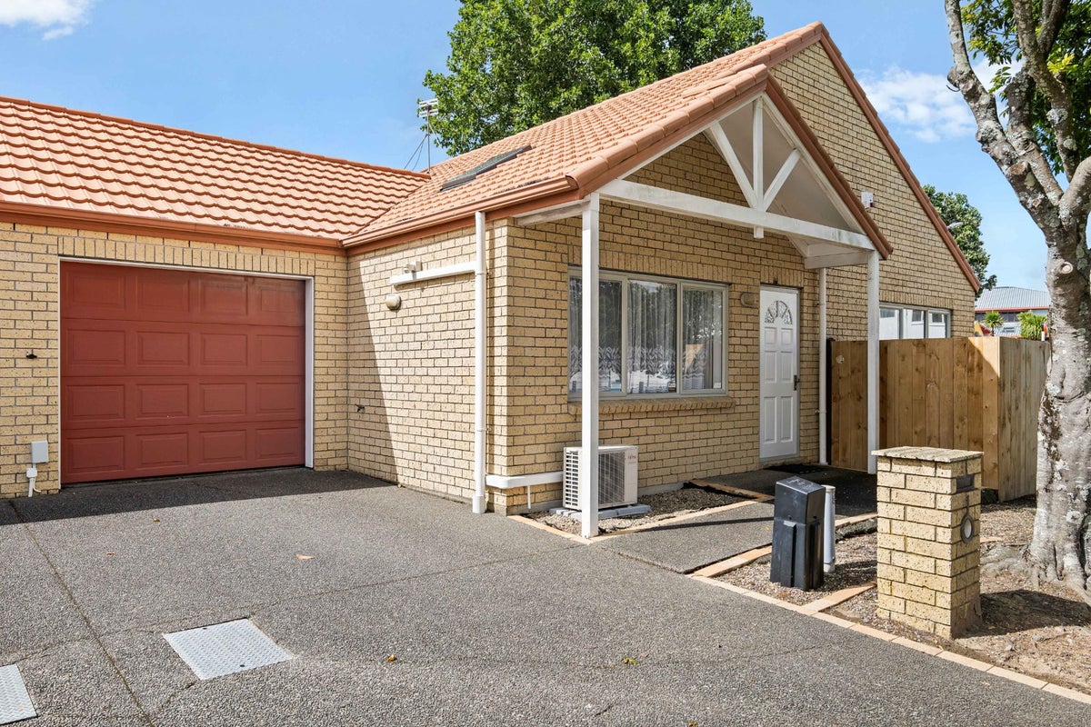 1 Dunbarton Drive, Ranui, Auckland - Carousel 1