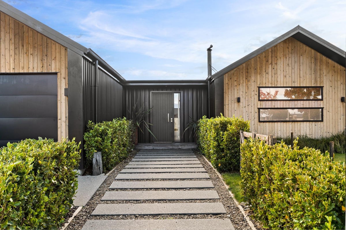 1 Hewson Crescent, Wanaka - Carousel 2