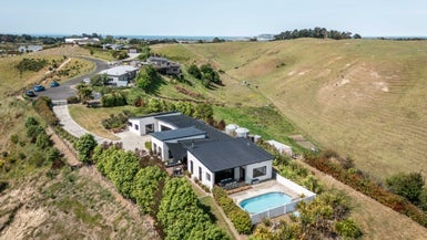 32 Quarry Ridge, Poraiti, Napier - Carousel 1