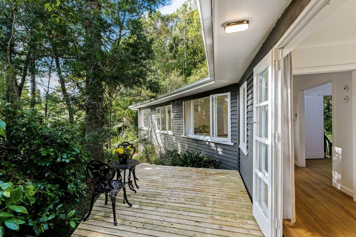 81 Scenic Drive, Titirangi, Auckland - Carousel 1