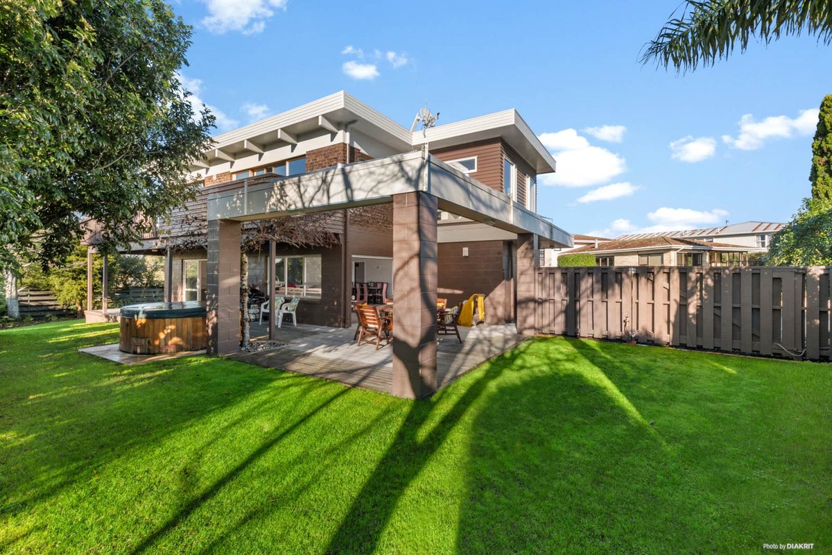 6 Barnhill Crescent, Pahurehure, Papakura - Carousel 1
