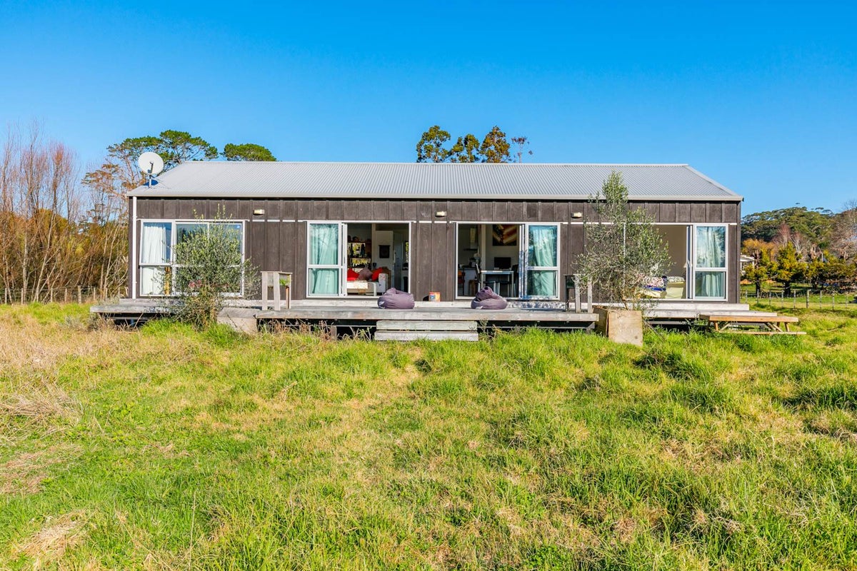 219 Waitakere Road, Henderson - Carousel 2