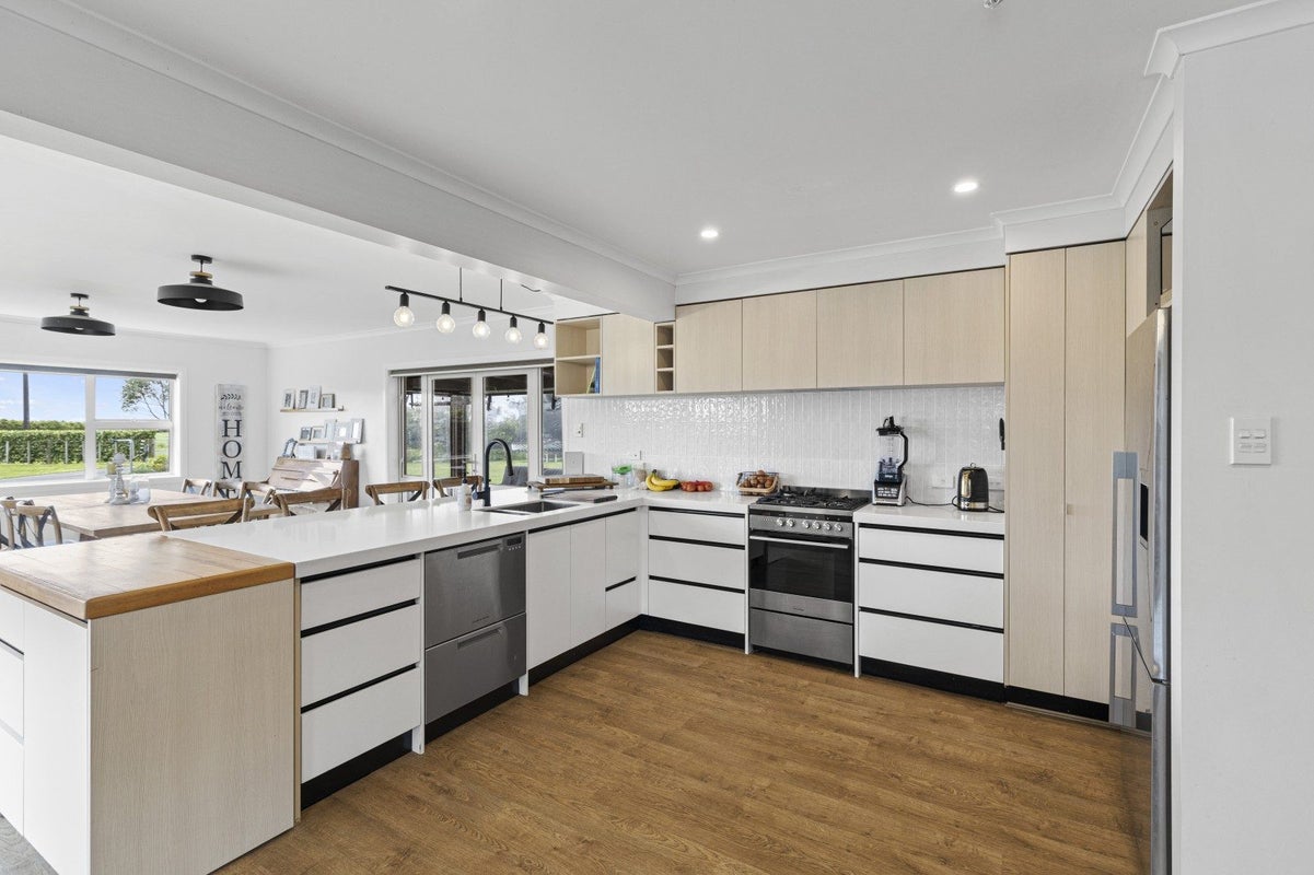 124 Lower King Road, Tarurutangi, New Plymouth - Carousel 1
