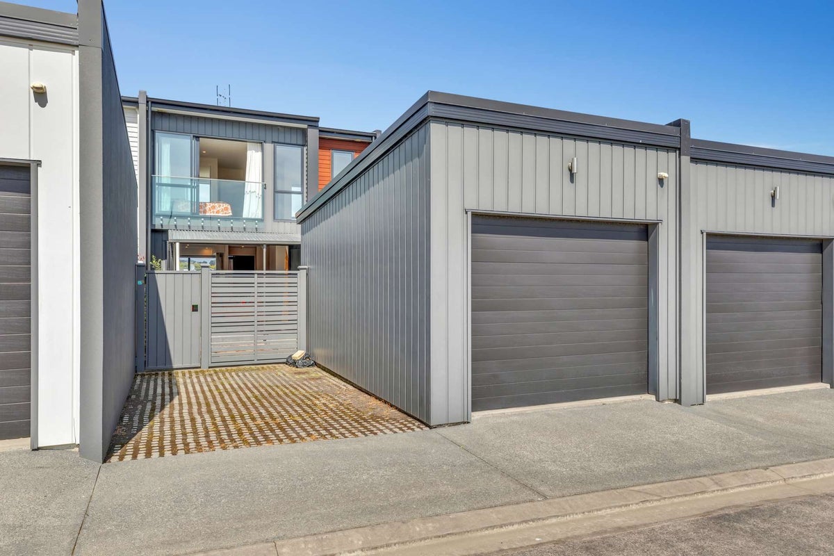 166 Seventh View Avenue, Beachlands, Auckland - Carousel 2