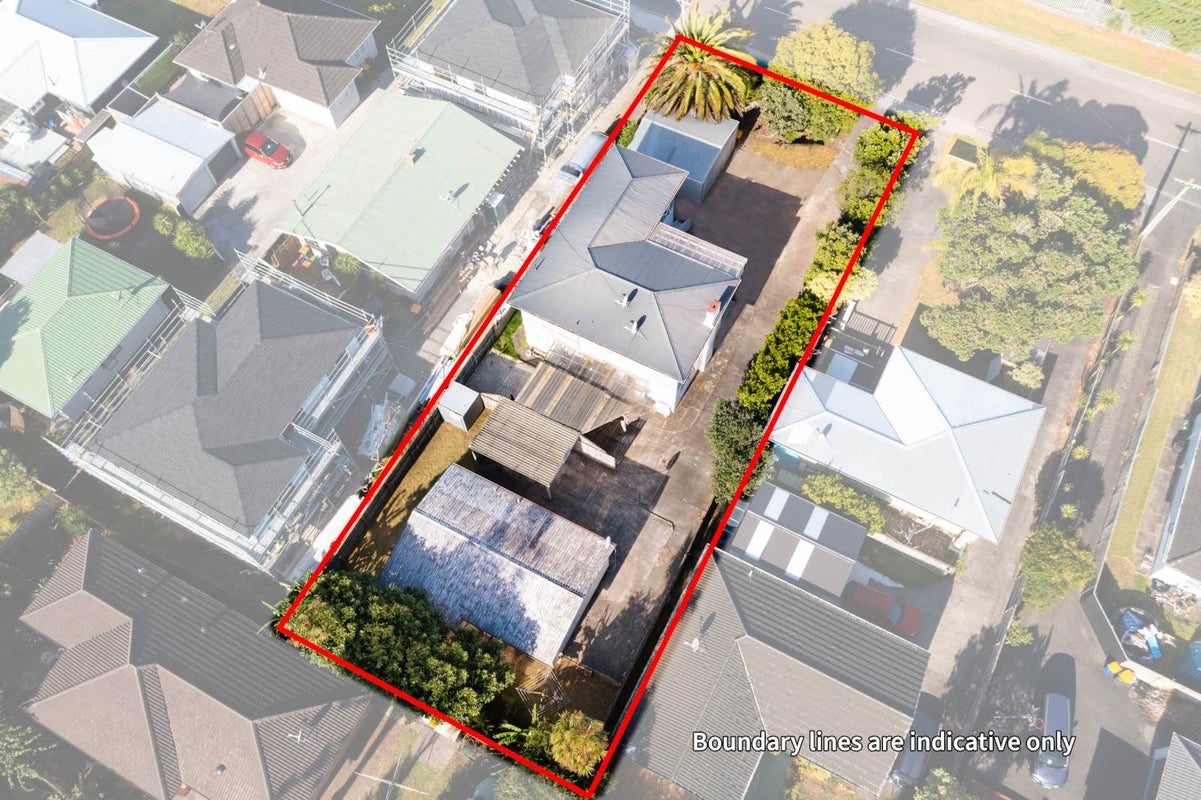 706 Te Atatu Road, Te Atatu Peninsula, Auckland - Carousel 1