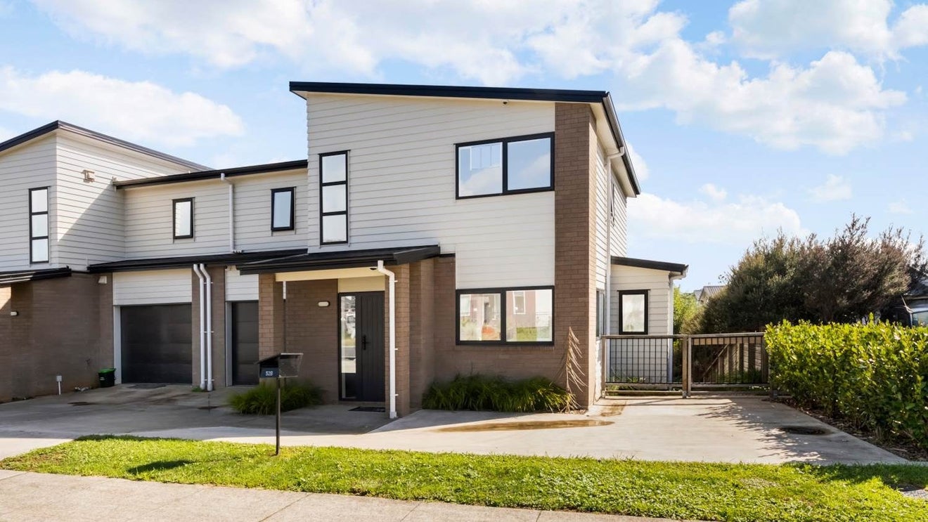 52B Arrowsmith Drive, Flat Bush, Auckland - Carousel 1