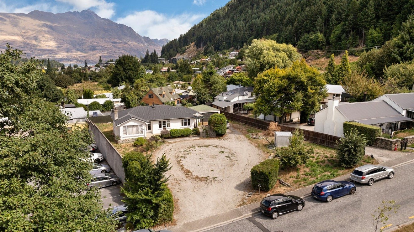 12 Bowen Street, Queenstown, Queenstown - Carousel 1