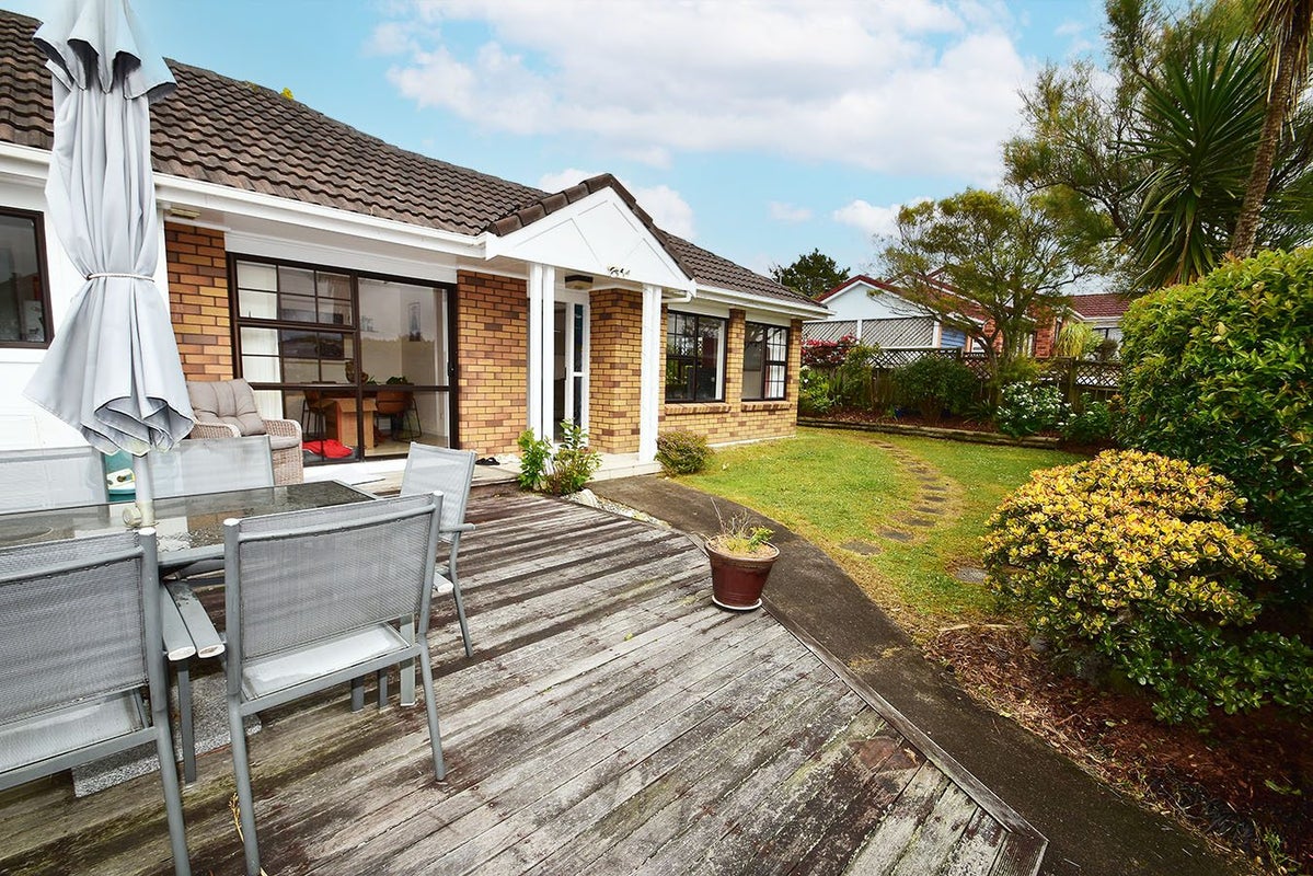 1/5 Spring Grove, Henderson, Auckland - Carousel 1