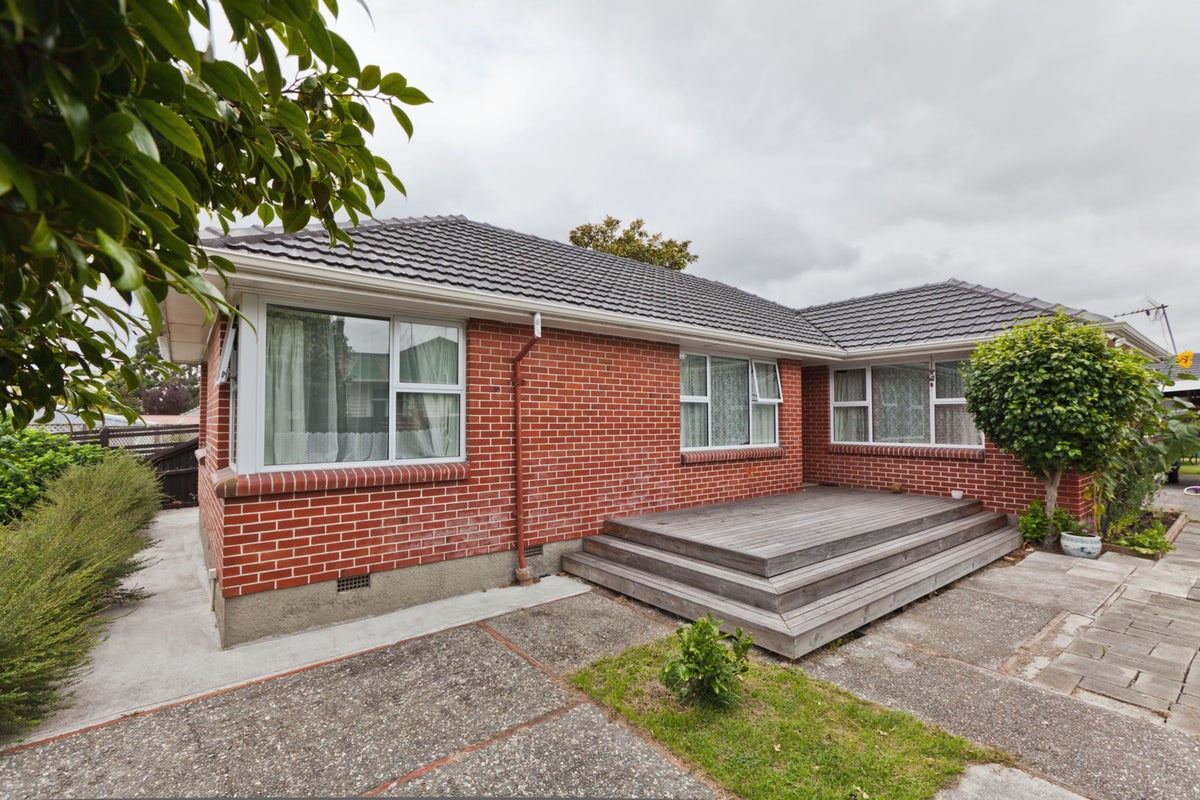 29 Pinehurst Crescent, Russley, Christchurch - Carousel 1