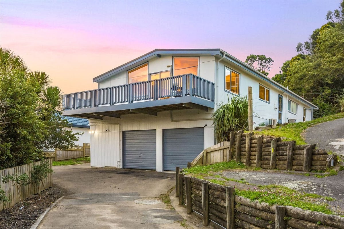 8 Tatum Way, Johnsonville, Wellington - Carousel 18