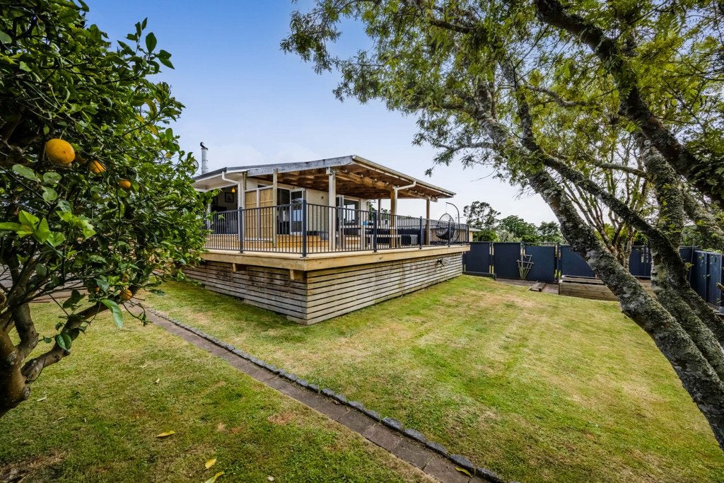 12 Rennell Street, Frankleigh Park, New Plymouth - Carousel 2