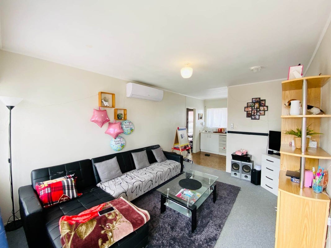 16 Carolyn Street, Manukau, Auckland - Carousel 2