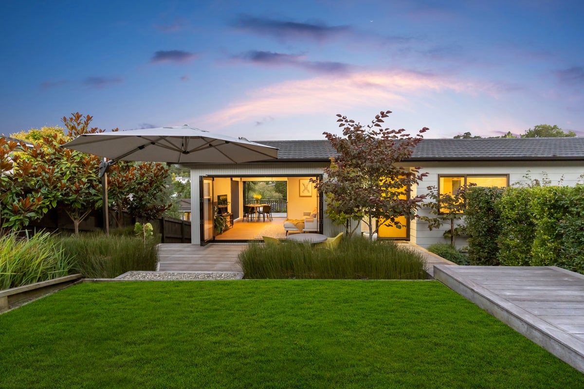 38 Vandeleur Avenue, Birkdale, Auckland - Carousel 1
