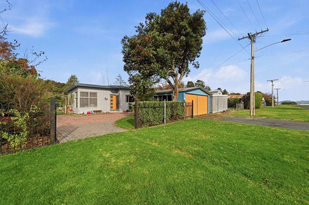 5 Waana Street, Mourea, Rotorua - Carousel 1
