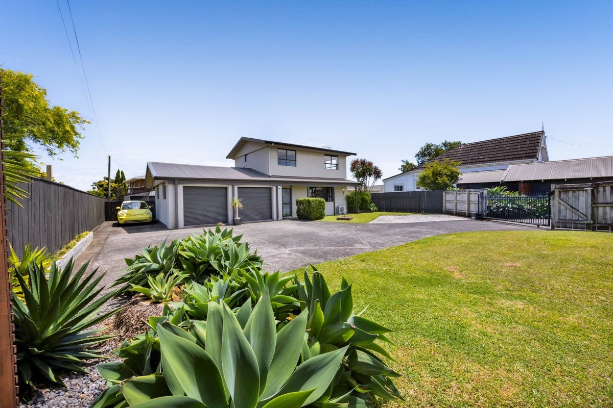 164 Tukapa Street, Westown, New Plymouth - Carousel 2
