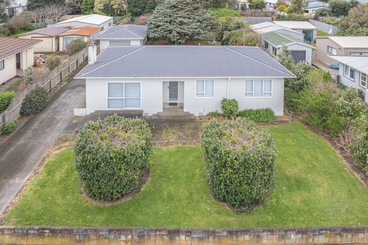 16 Laird Street, Castlecliff, Whanganui - Carousel 1