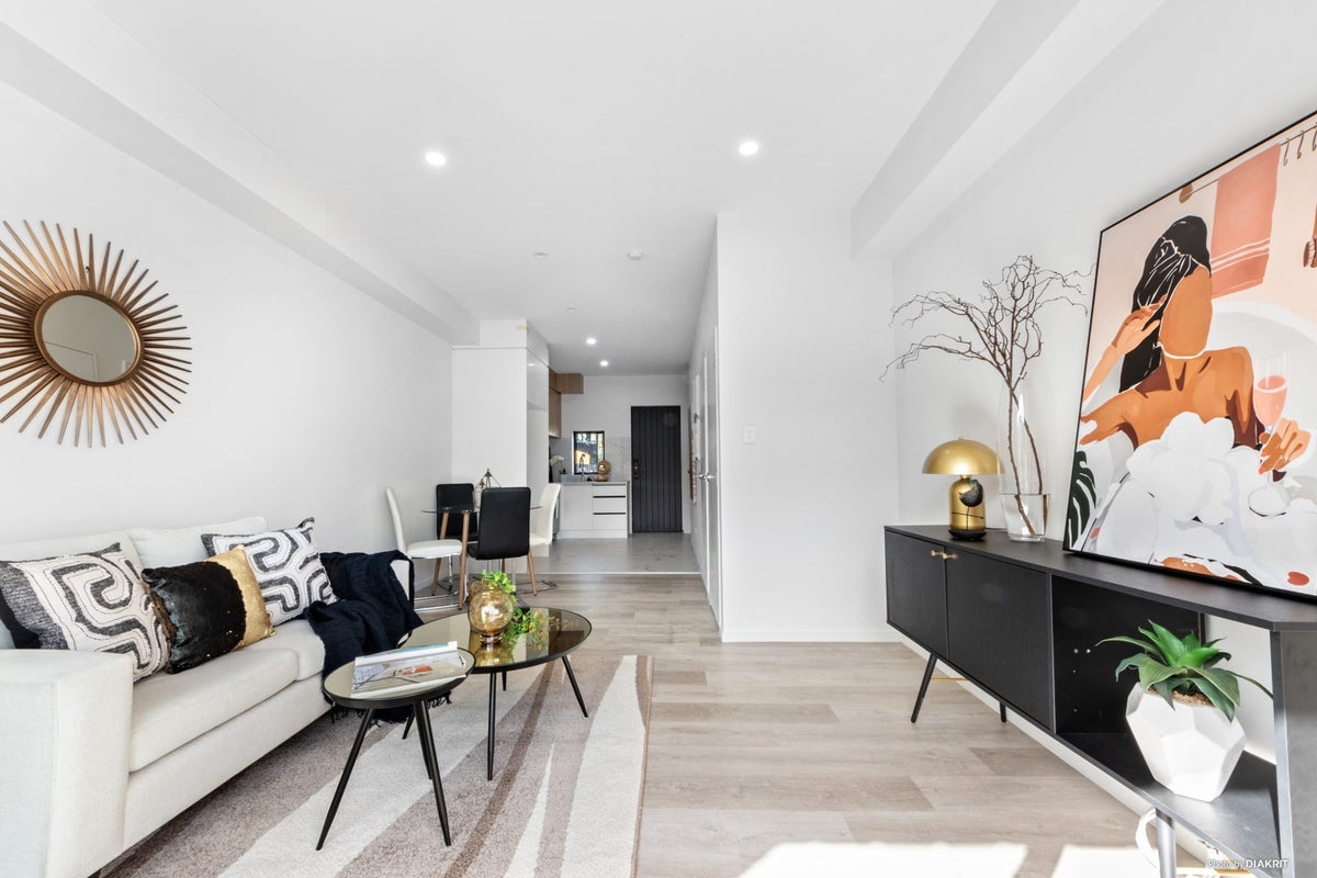 2/55 Patons Road, Howick, Manukau City, Auckland - Carousel 1