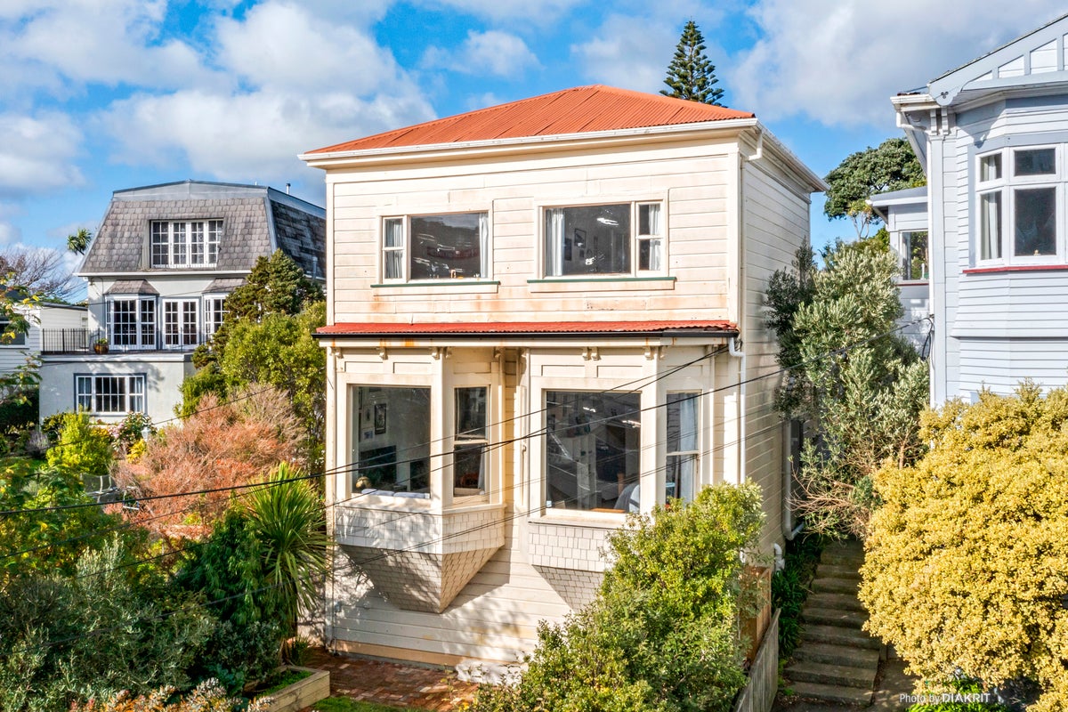 93 Waipapa Road, Hataitai, Wellington - Carousel 1