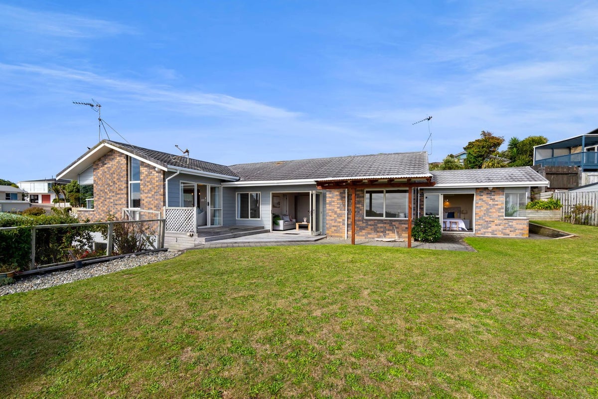6 Renown Place, Spotswood, New Plymouth - Carousel 2