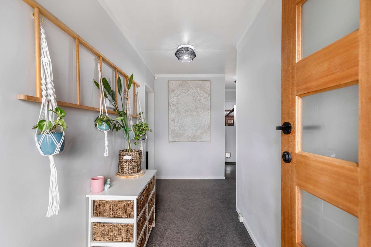 6 Hobbs Place, Westbrook, Palmerston North - Carousel 1