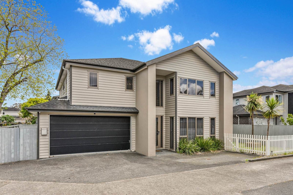7 Hayward Wright Lane, Avondale, Auckland - Carousel 1