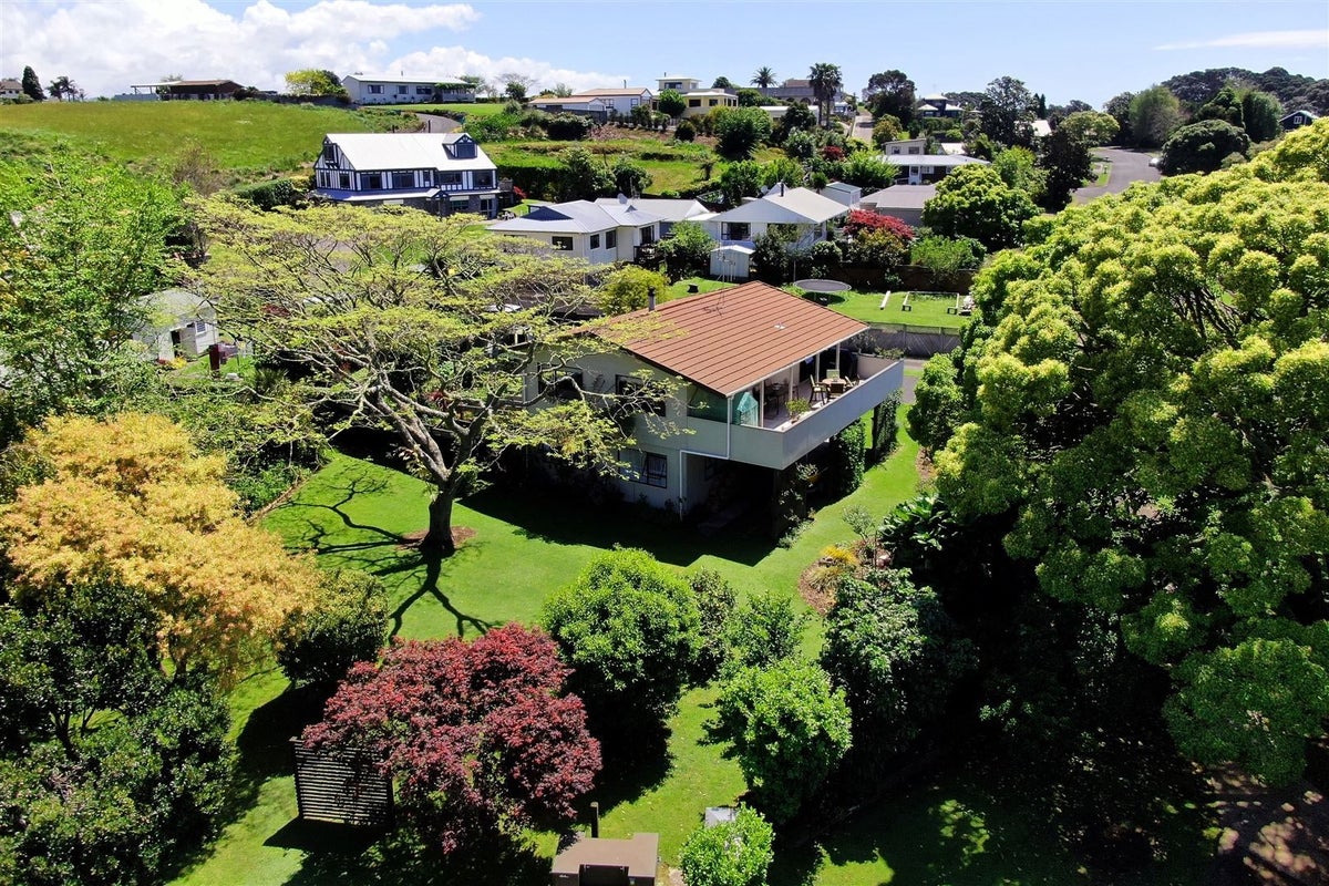 11 Pohutukawa Drive, Athenree, Katikati - Carousel 1