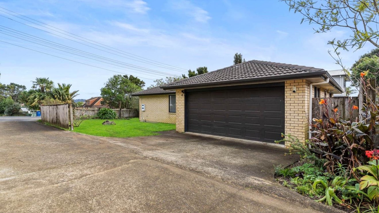 10 Simpson Road, Ranui, Auckland - Carousel 1