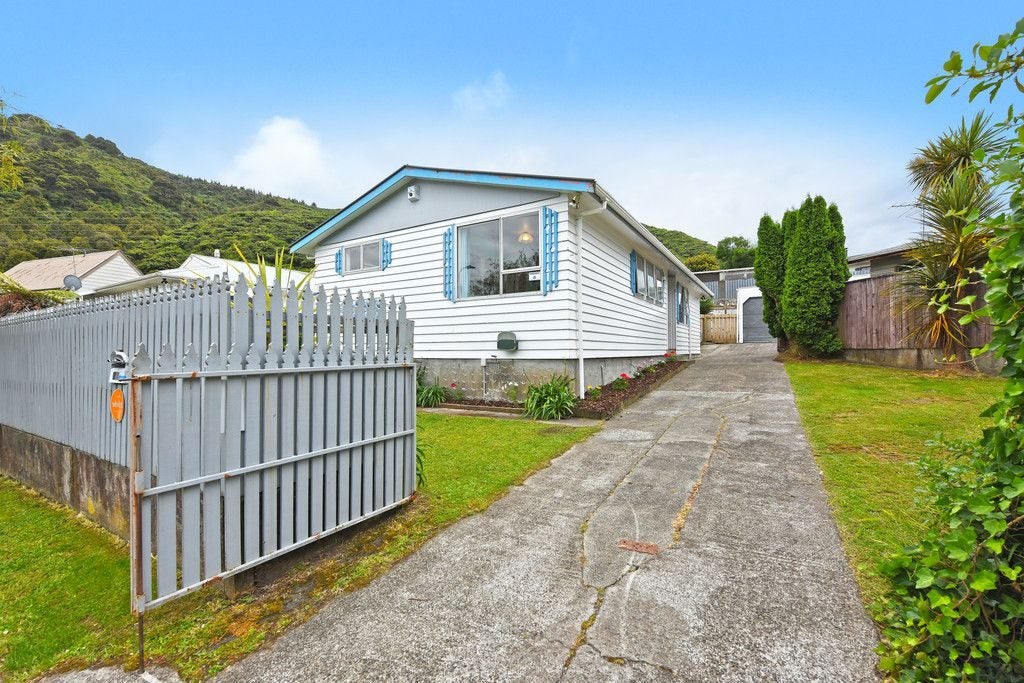 71 Hartford Crescent, Totara Park, Upper Hutt - Carousel 1